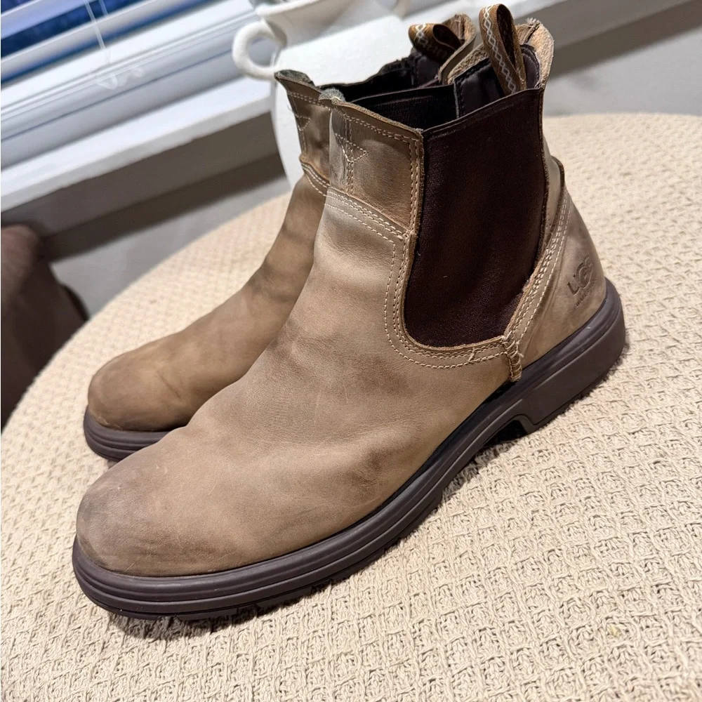 UGG Men’s Size 10.5 M Biltmore Chelsea Waterproof Slip On Boots Stout 1103789